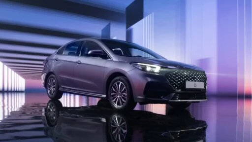 Omoda S5 спереди сбоку