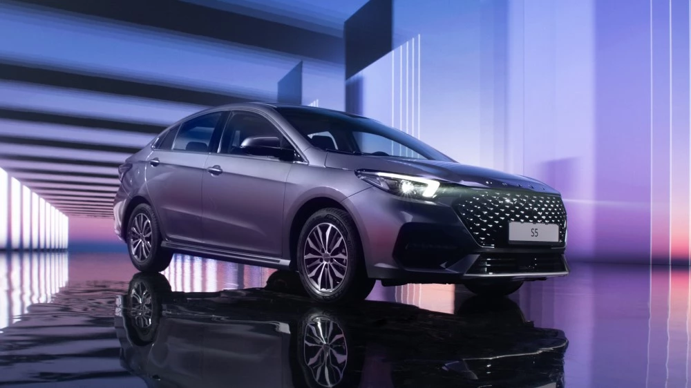 Omoda S5 спереди сбоку