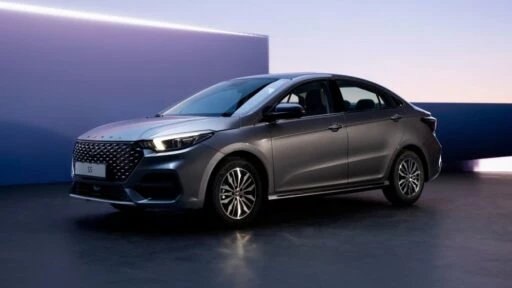 Omoda S5 сбоку спереди