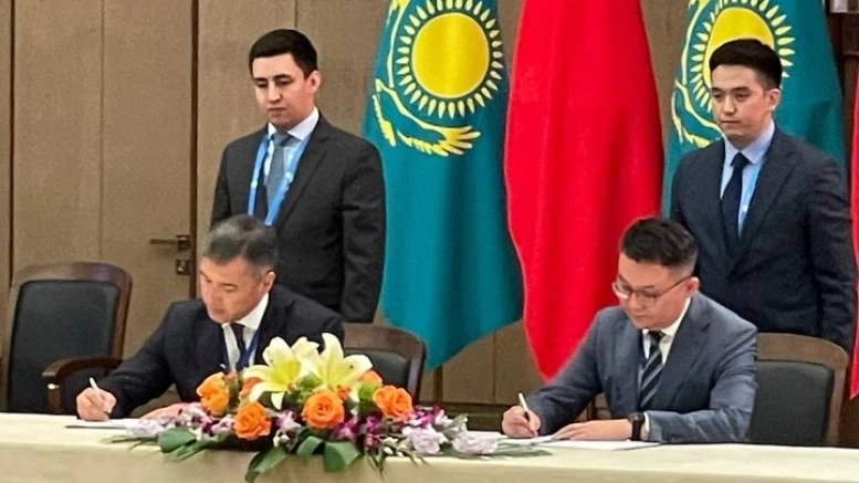 ГК Orbis Kazakhstan Фаррух Махмудов и гендиректор Exeed International Чин Чао