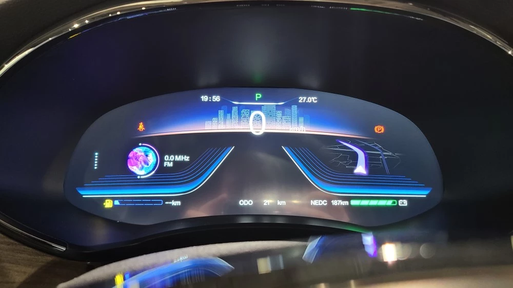 гибридный кроссовер Skywell HT-i приборная панель