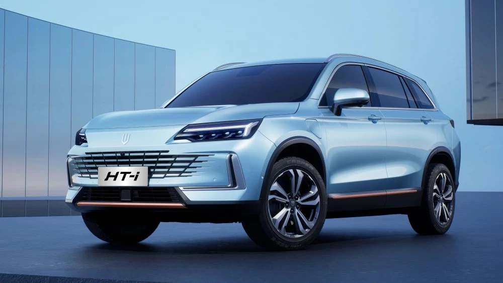 Гибридный кроссовер Skywell HT-i появится в России. Он будет доступнее модели ET5 Гибридный кроссовер Skywell HT-i сбоку спереди