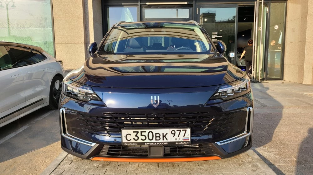 гибридный кроссовер Skywell HT-i спереди