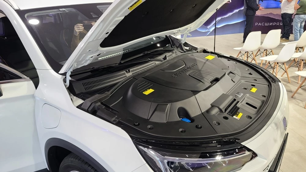 гибридный кроссовер Skywell HT-i моторный отсек