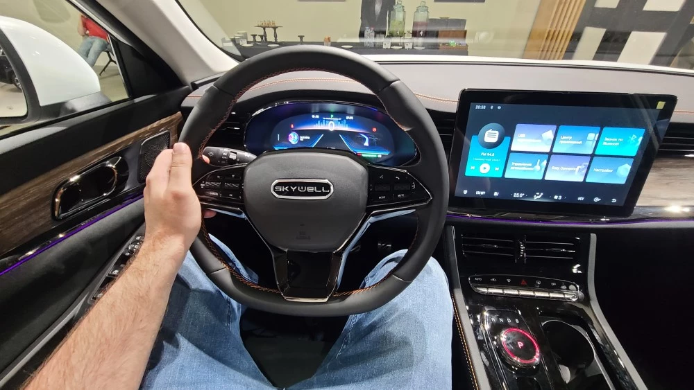 гибридный кроссовер Skywell HT-i салон интерьер