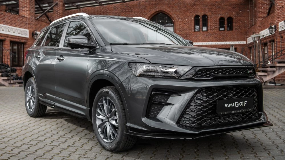 SWM G01F сбоку спереди