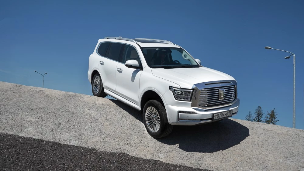 Tank 500 спереди сбоку в динамике полный привод