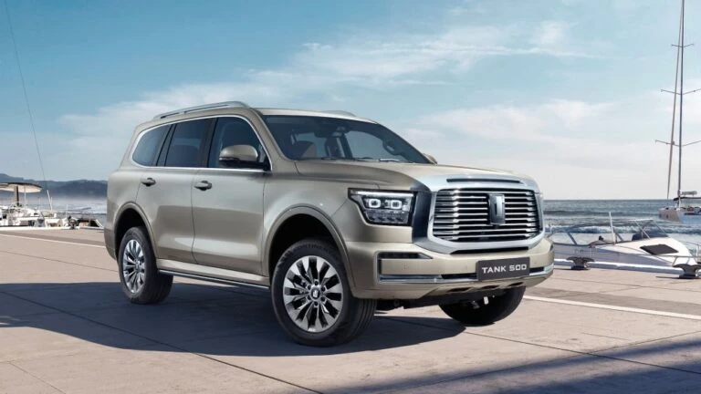 Внедорожник Tank 500 сбоку спереди