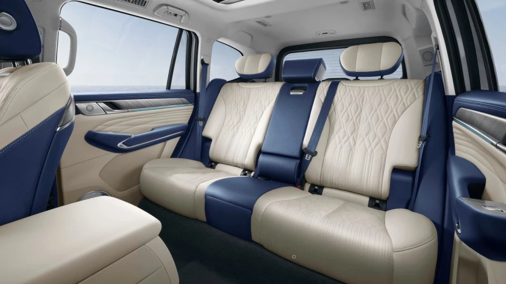 Салон внедорожника Tank 500 интерьер второй ряд