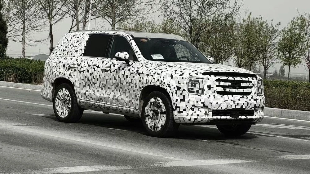 Внедорожник Tank 800 сбоку спереди