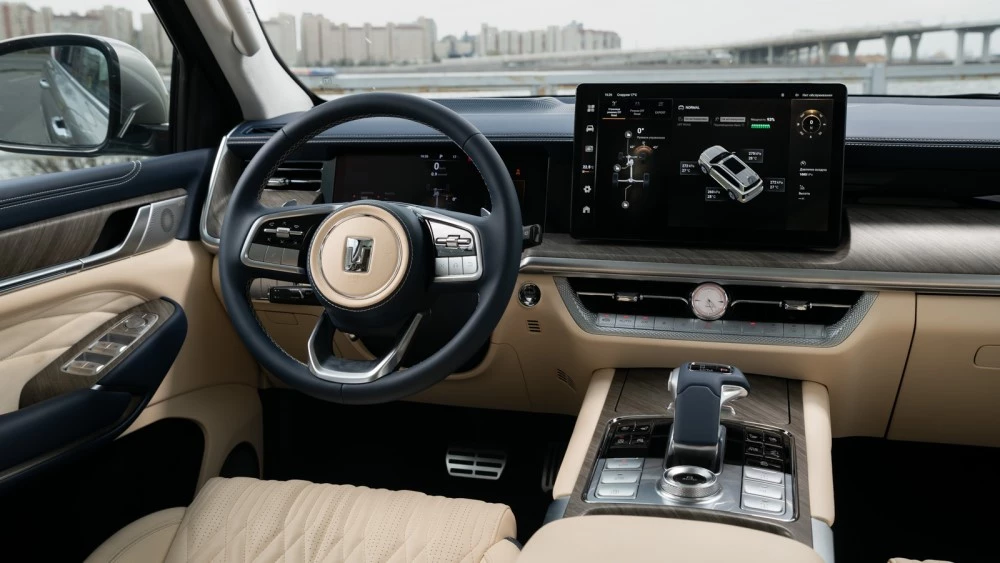 Tank 500 салон интерьер первый ряд