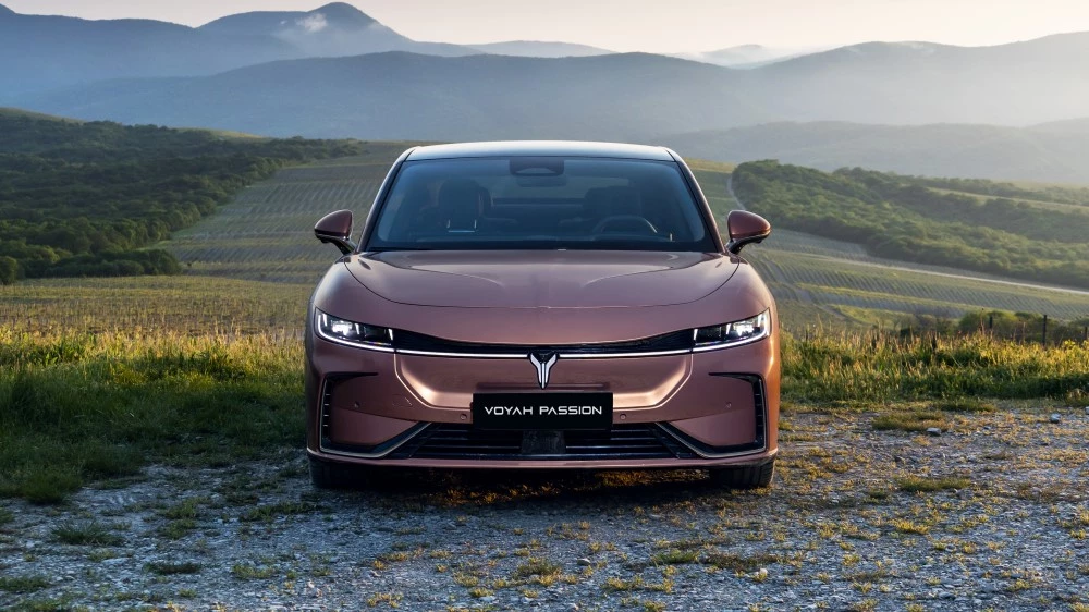 Voyah Passion спереди