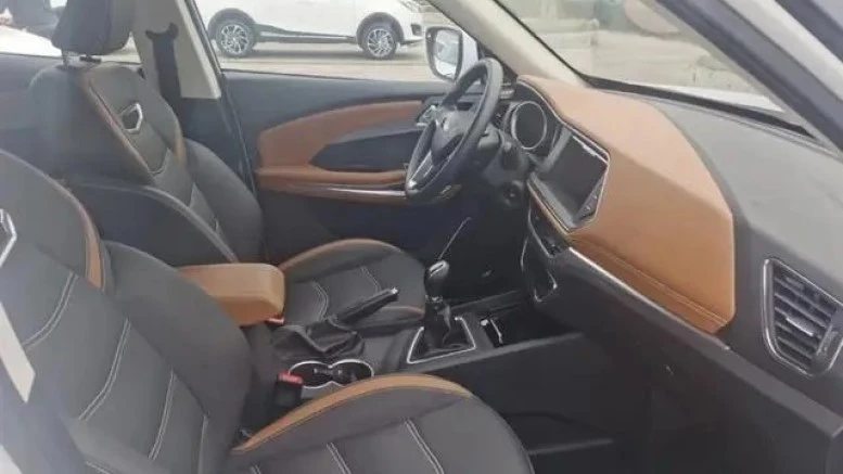 Zotye T300 у дилера в автосалоне салон интерьер