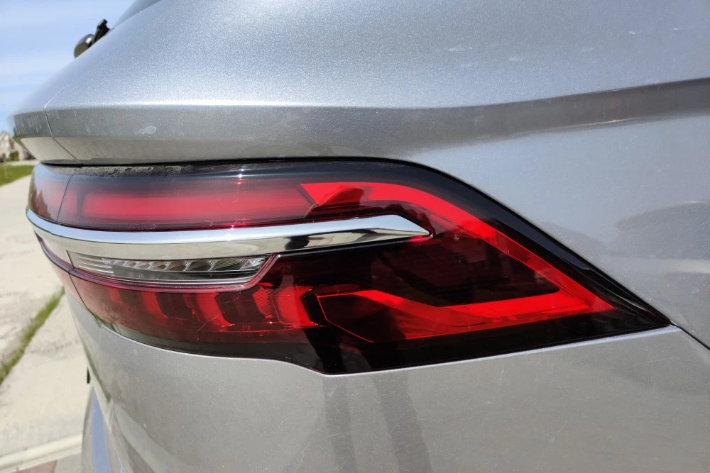 Geely Monjaro задние фонари