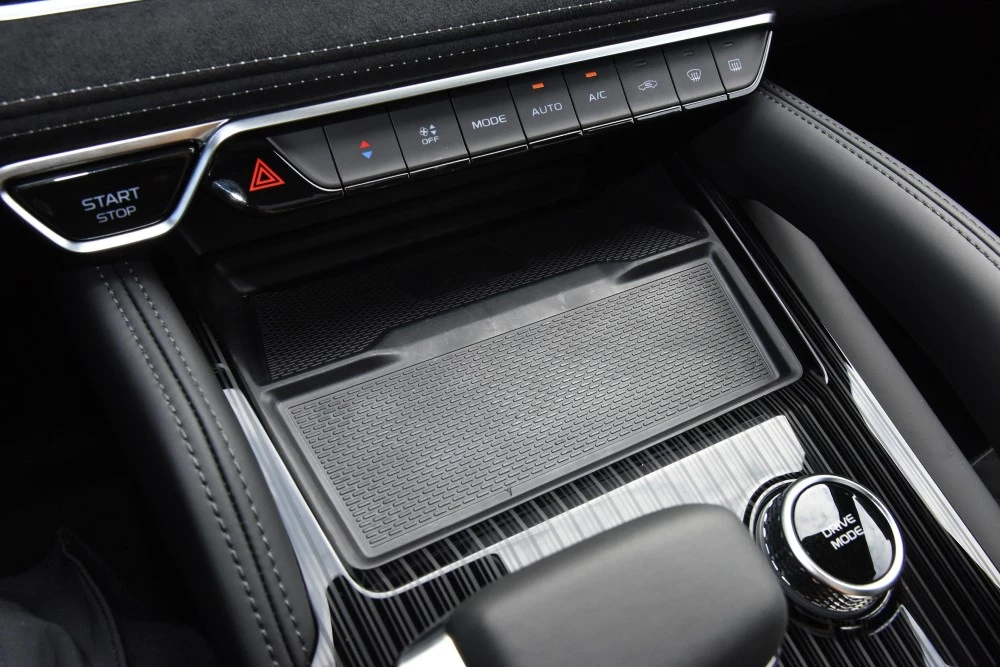 Geely Monjaro салон интерьер центральная консоль тоннель