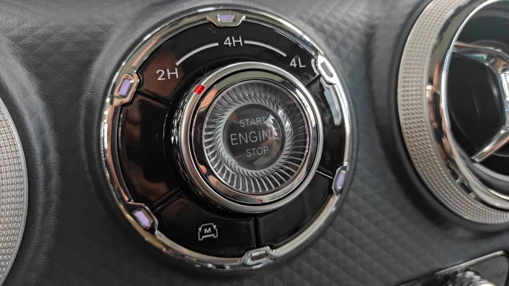 передняя панель BAIC BJ40 салон интерьер кнопка запуска