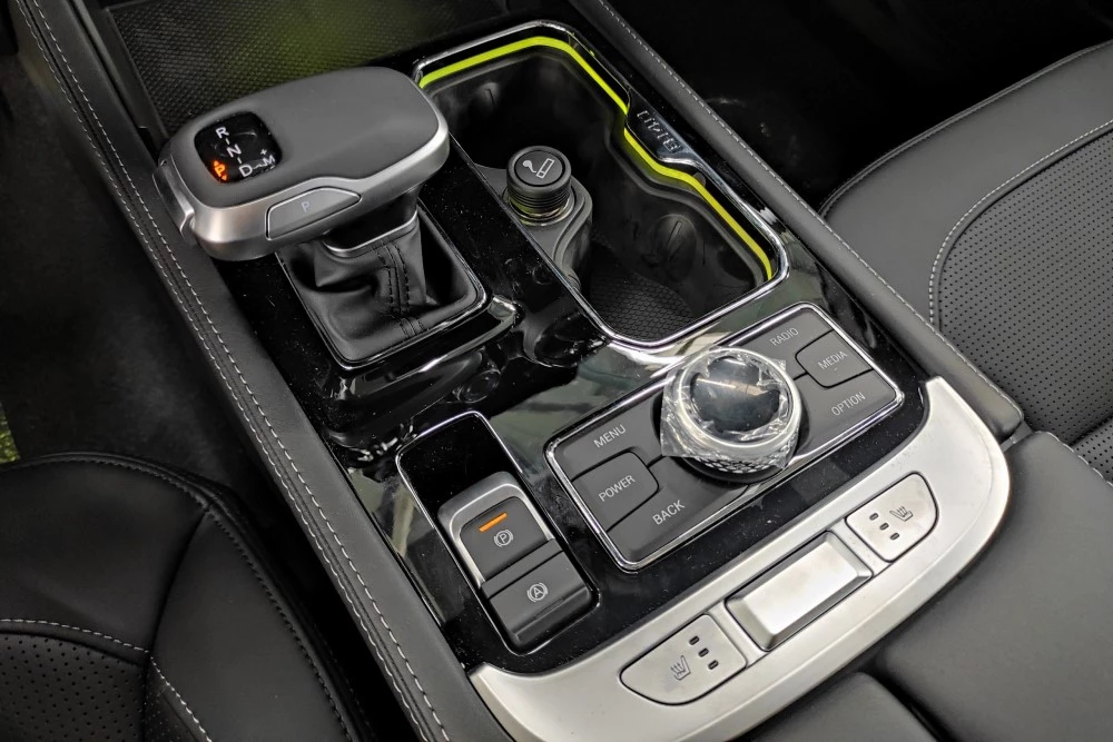 Центральный тоннель BAIC BJ40 салон интерьер