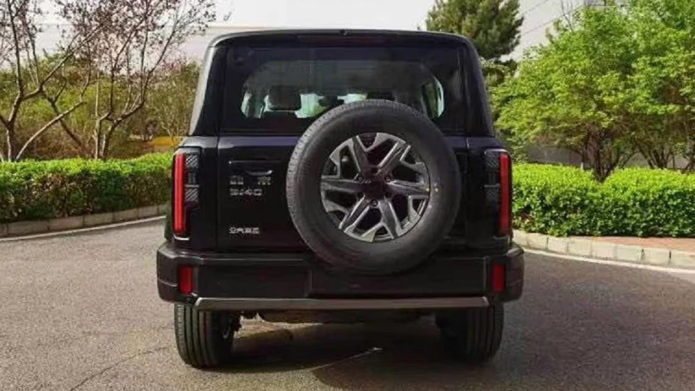 Новое поколение внедорожника Beijing BJ40 сзади