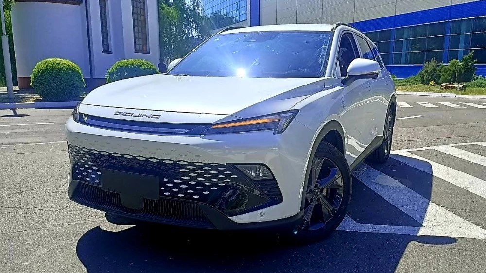 производство BAIC X55 в Калининграде Автотор Rubic′s Cube сзади сбоку красный