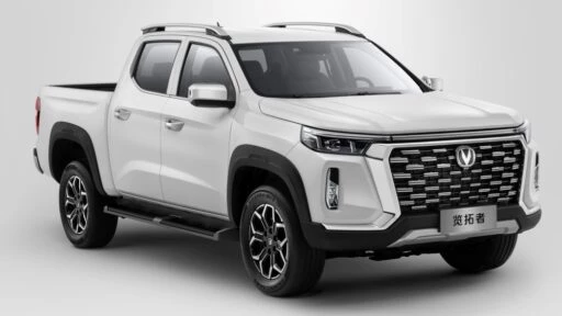Пикап Changan Hunter сбоку спереди