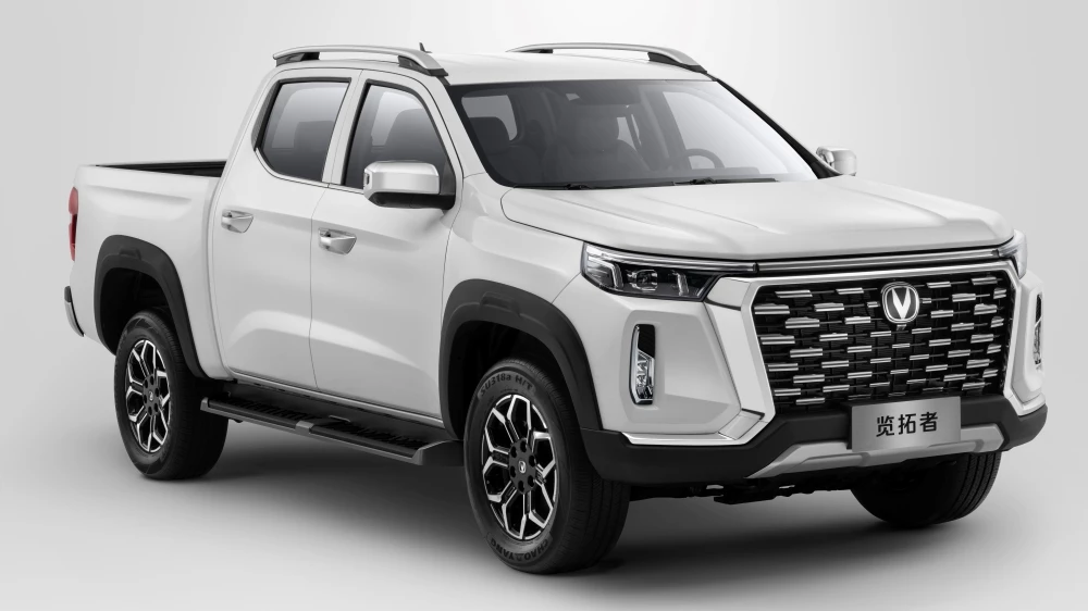Пикап Changan Hunter сбоку спереди