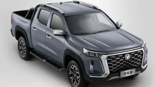 Changan Hunter Plus в России спереди сбоку