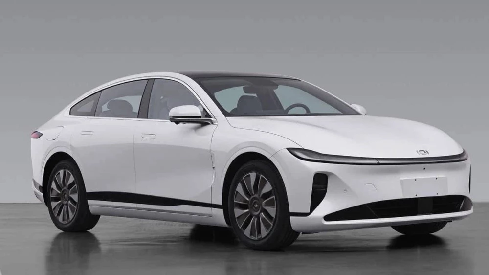 Changan Qiyuan A07 сбоку спереди