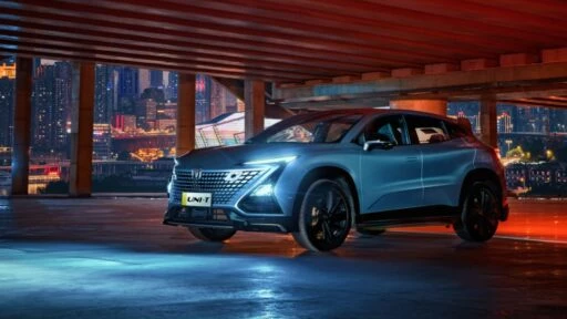 Кроссовер Changan Uni-T цены в России спереди сбоку