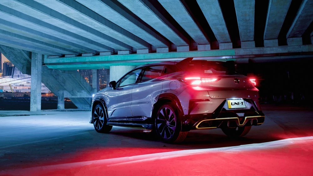 Кроссовер Changan Uni-T цены в России сзади сбоку