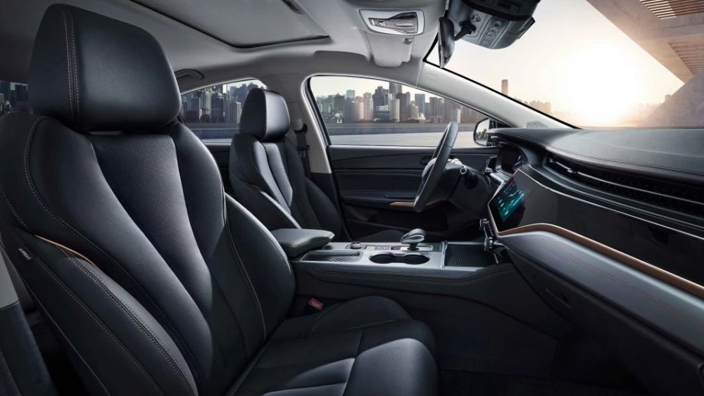 обновленный седан Chery Arrizo 5 Plus 2023 салон интерьер первый ряд