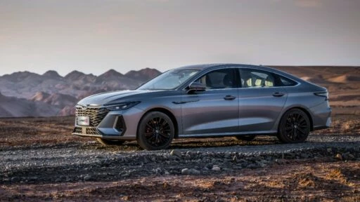 Седан Chery Arrizo 8 сбоку в динамике