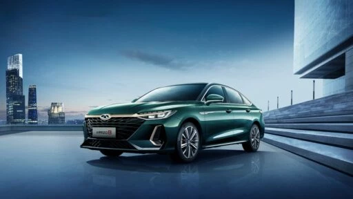 Седан Chery Arrizo 8 сбоку спереди