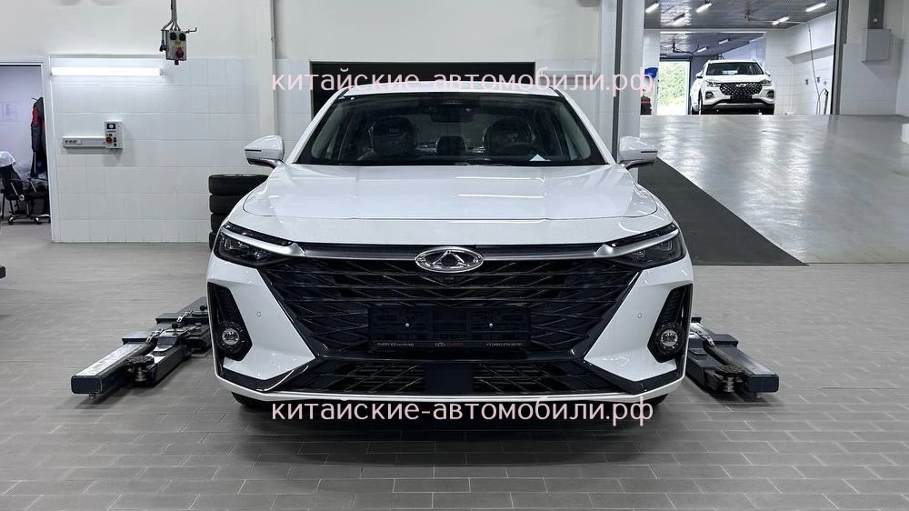 первые Chery Arrizo 8 у дилера в России фото спереди