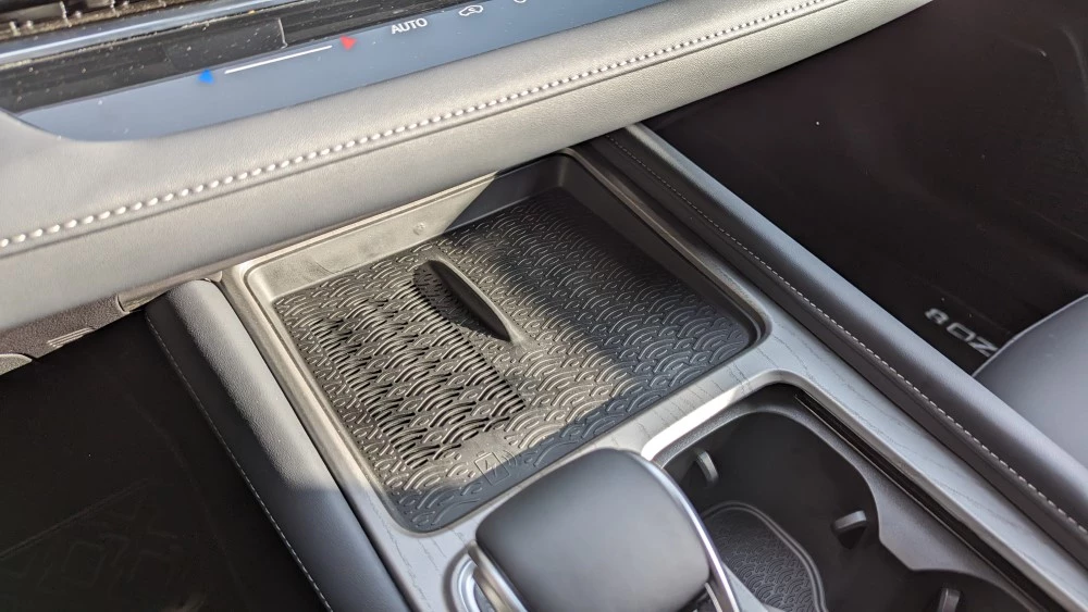 chery Arrizo 8 салон интерьер консоль беспроводная зарядка