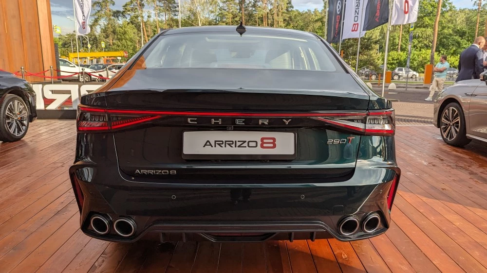 chery Arrizo 8 сзади на презентации