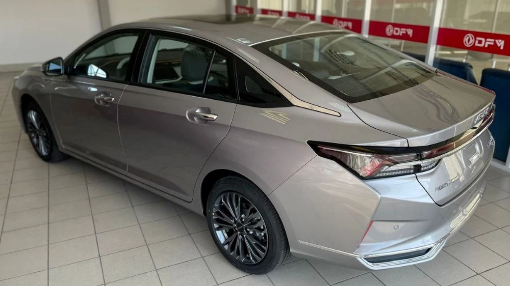 Седан Dongfeng Shine Max сбоку сзади купить у дилера