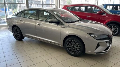 Седан Dongfeng Shine Max сбоку спереди купить у дилера