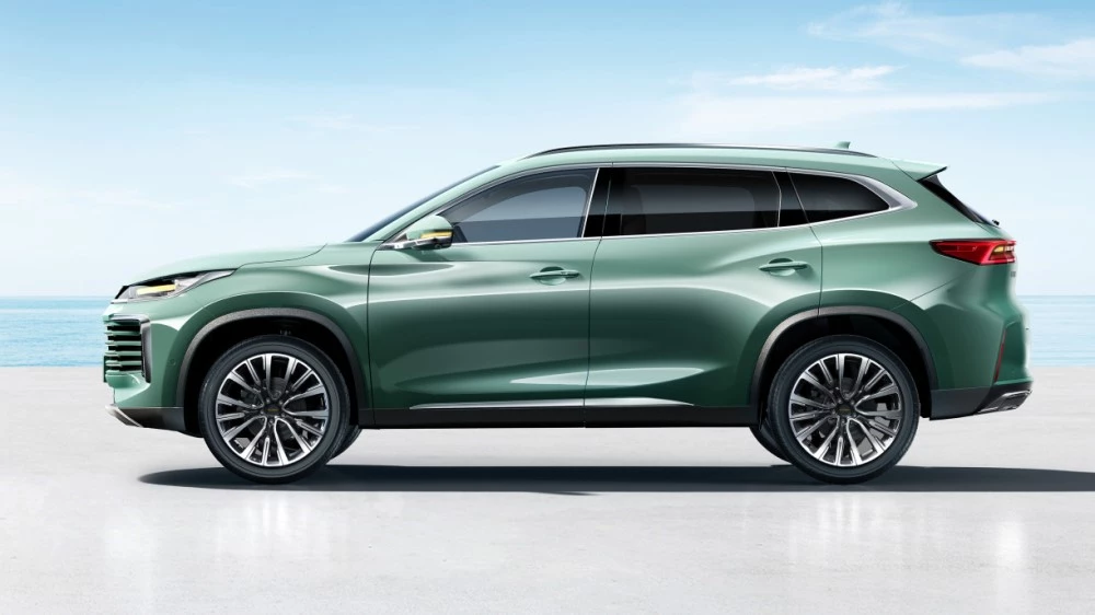 обновленный Exeed TXL фото сбоку