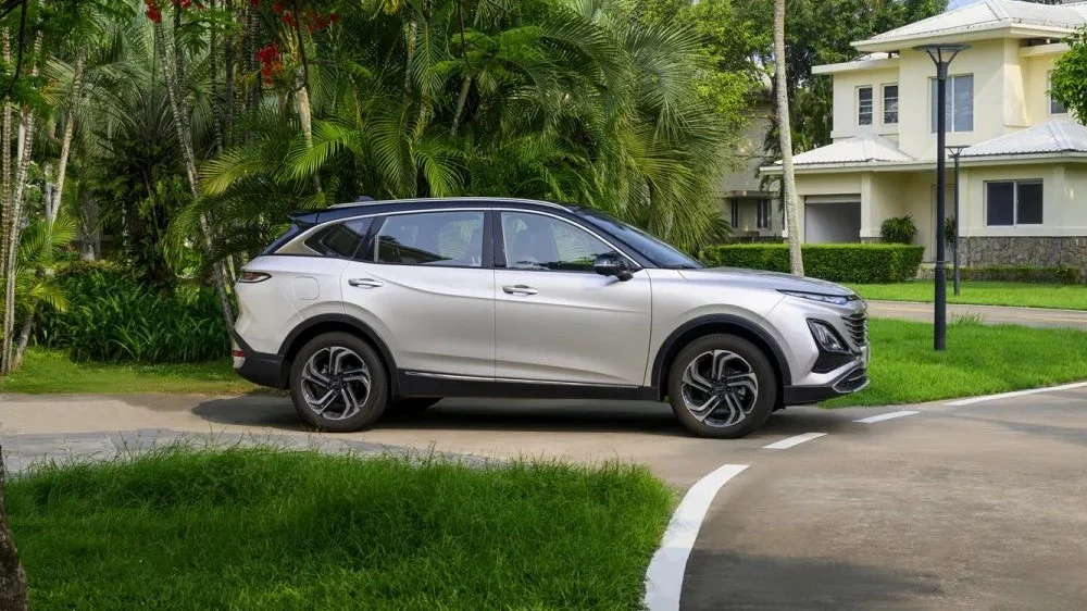 Кроссовер FAW Bestune T90 сбоку