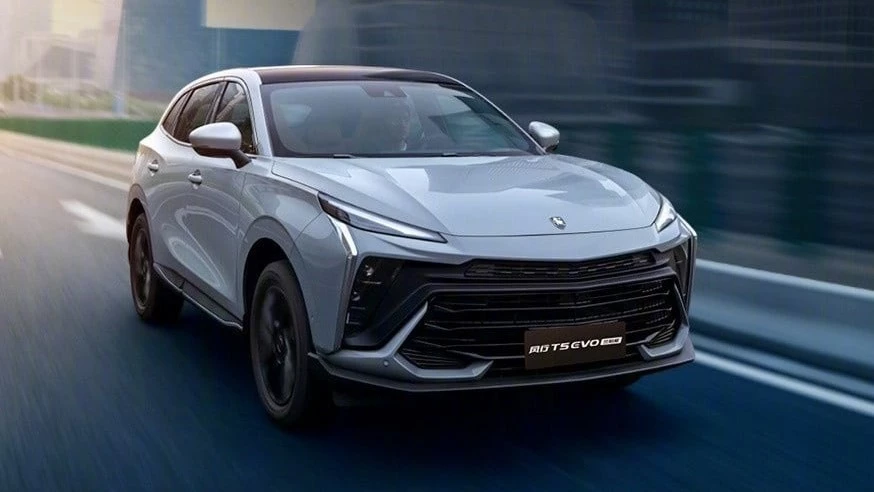Forthing T5 Hurricane Edition / T5 HEV спереди сбоку
