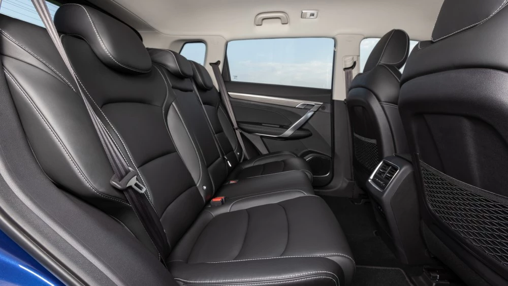 новая версия Geely Atlas Pro салон интерьер второй ряд