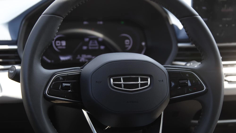 Geely Emgrand 7 салон интерьер рулевое колесо