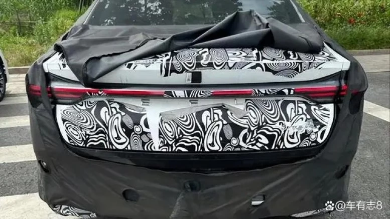 новый Geely Preface сзади фонарь