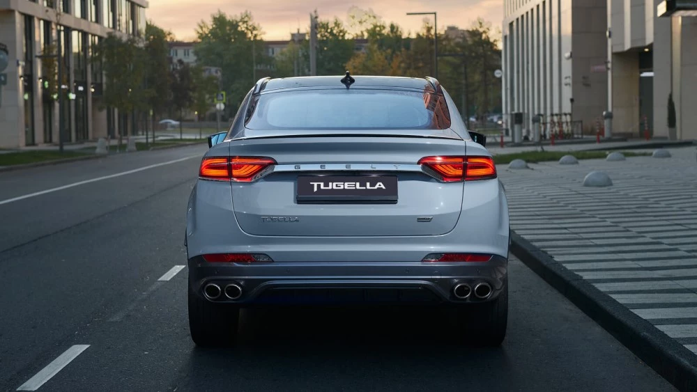 Geely Tugella сзади