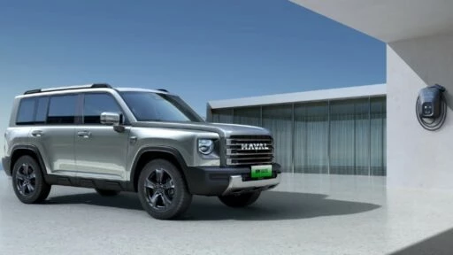 Haval B26 сбоку спереди гибрид зарядная станция