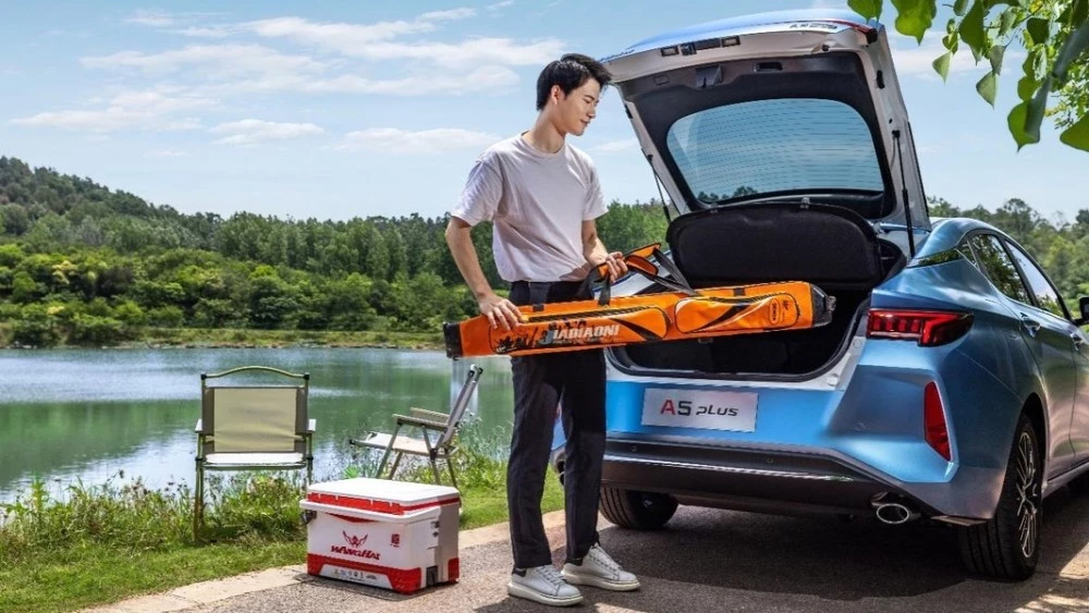 Лифтбек JAC A5 Plus Москвич 6 сзади лифтбек багажник