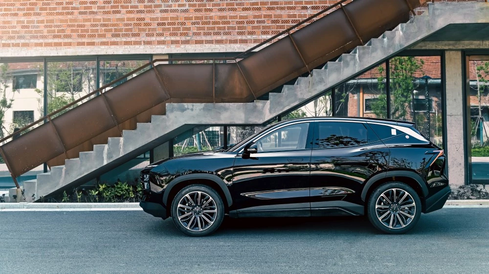 Кроссовер Jetour Dashing сбоку в статике