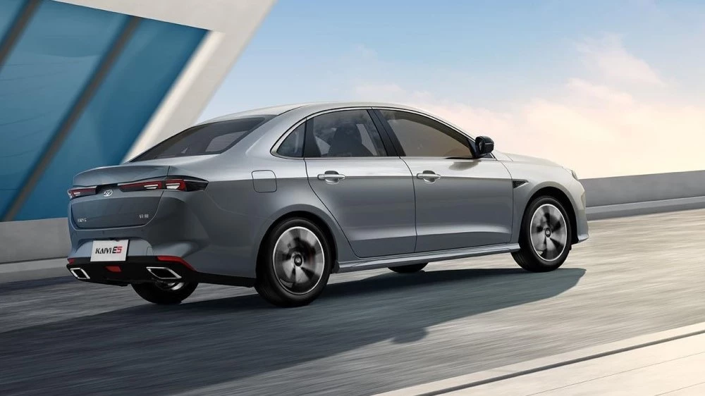 седан KAIYI E5 сбоку