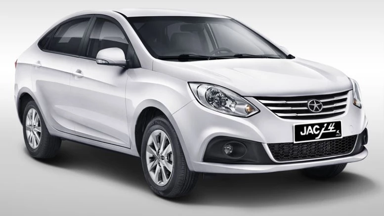 седан JAC J4 сбоку спереди