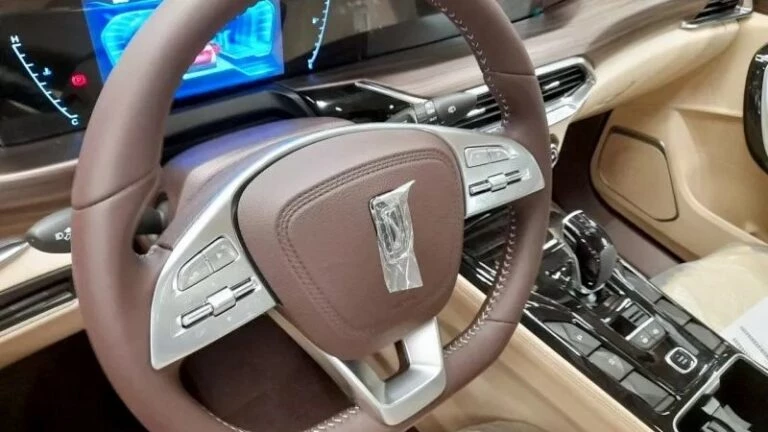 Lada X-Cross 5 производство в России руль шильдик FAW Bestune T77